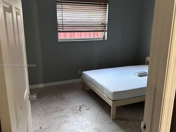 530 NE 15th Ct 1, Fort Lauderdale FL 33304