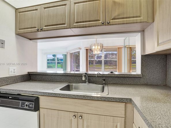 900 SW 128th Ave 103D, Pembroke Pines FL 33027