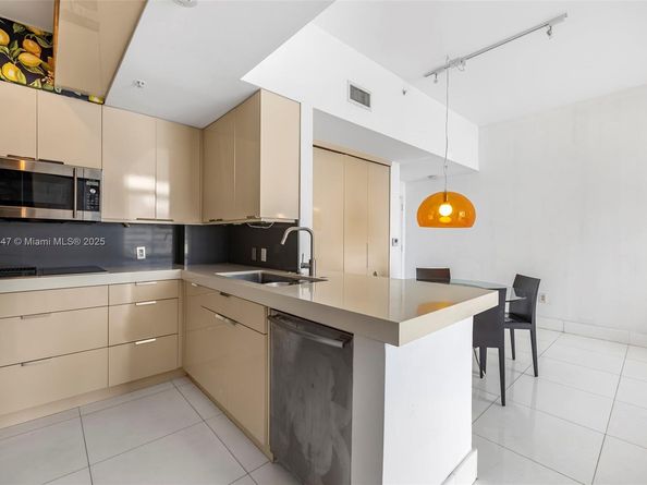 1155 Brickell Bay Dr PH204, Miami FL 33131