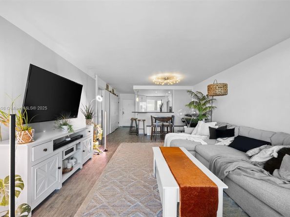 4000 NE 170th St 602, North Miami Beach FL 33160