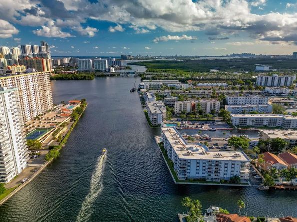 4000 NE 170th St 602, North Miami Beach FL 33160