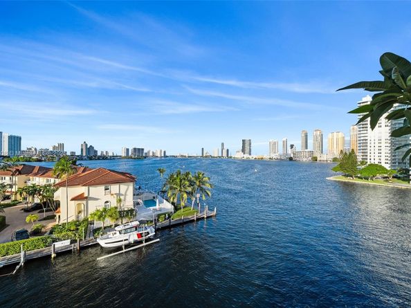 4000 NE 170th St 602, North Miami Beach FL 33160
