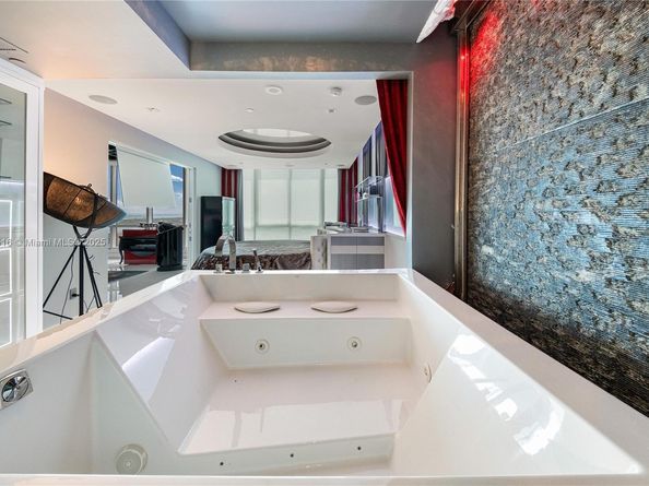 100 S Pointe Dr 3002, Miami Beach FL 33139