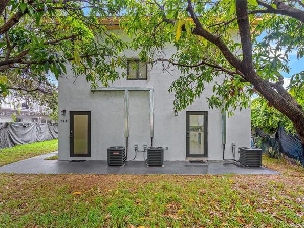 742 NW 70th St, Miami FL 33150