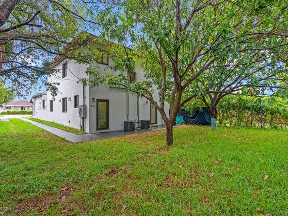 742 NW 70th St, Miami FL 33150