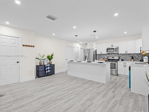 742 NW 70th St, Miami FL 33150