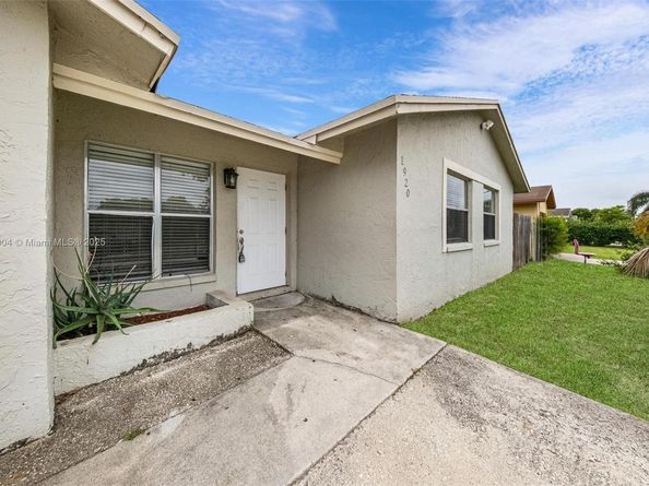 1920 NW 3rd Ave, Pompano Beach FL 33060