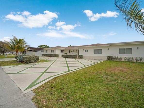 11012 SW 117th St, Miami FL 33176