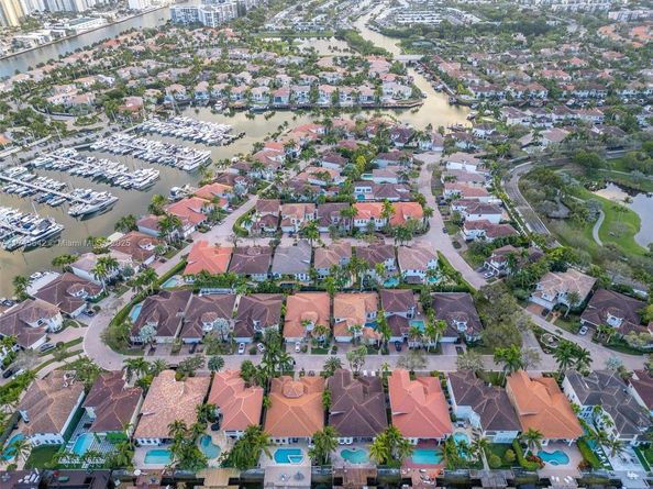920 Captiva Dr, Hollywood FL 33019