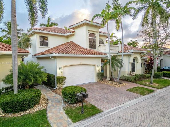 920 Captiva Dr, Hollywood FL 33019