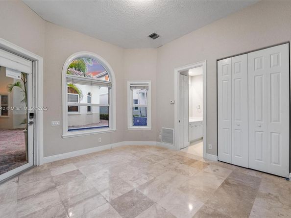 920 Captiva Dr, Hollywood FL 33019