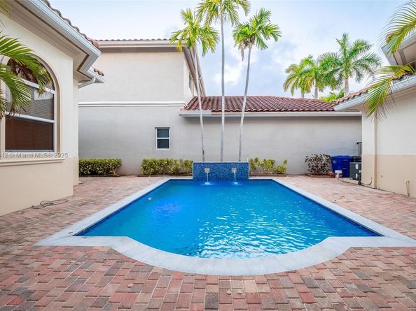 920 Captiva Dr, Hollywood FL 33019