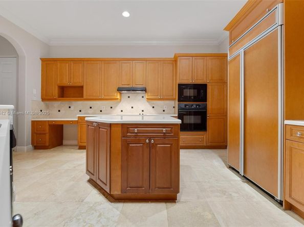 920 Captiva Dr, Hollywood FL 33019