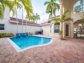920 Captiva Dr, Hollywood FL 33019