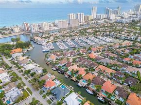 920 Captiva Dr, Hollywood FL 33019
