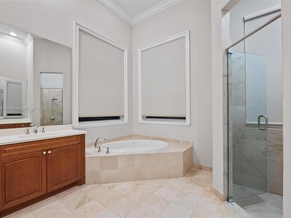 920 Captiva Dr, Hollywood FL 33019