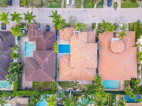 920 Captiva Dr, Hollywood FL 33019