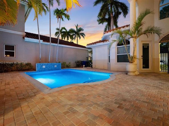920 Captiva Dr, Hollywood FL 33019