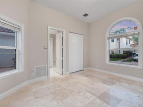 920 Captiva Dr, Hollywood FL 33019