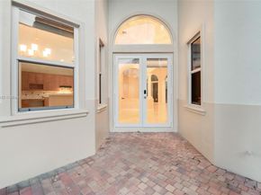 920 Captiva Dr, Hollywood FL 33019