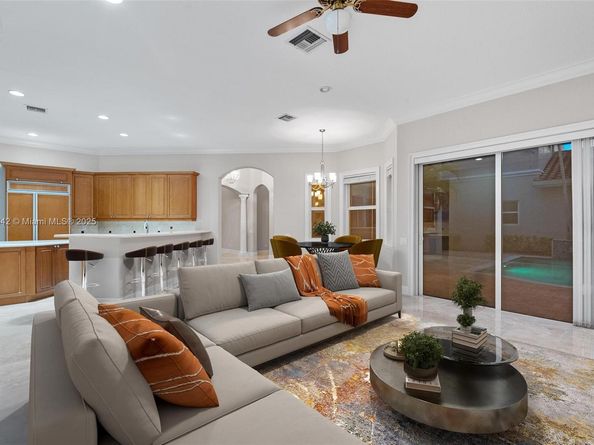 920 Captiva Dr, Hollywood FL 33019