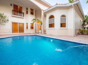 920 Captiva Dr, Hollywood FL 33019
