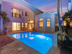 920 Captiva Dr, Hollywood FL 33019