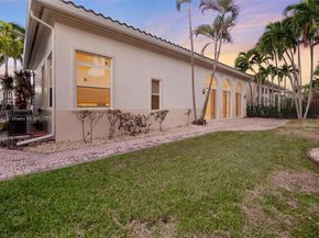 920 Captiva Dr, Hollywood FL 33019