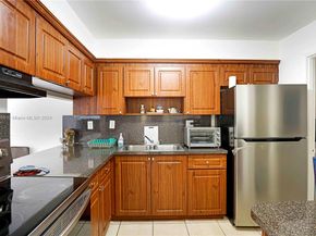 624 NW 11th St, Miami FL 33136
