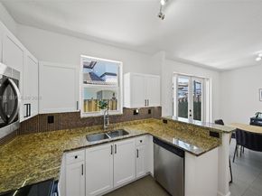 11613 NW 78th St, Doral FL 33178