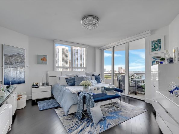 848 Brickell Key Dr 1906, Miami FL 33131
