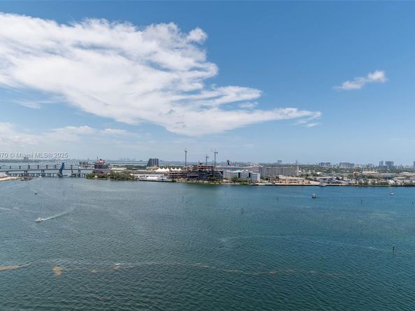 848 Brickell Key Dr 1906, Miami FL 33131