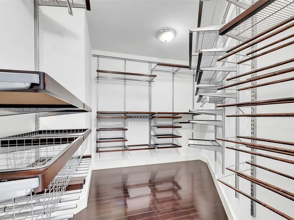 848 Brickell Key Dr 1906, Miami FL 33131
