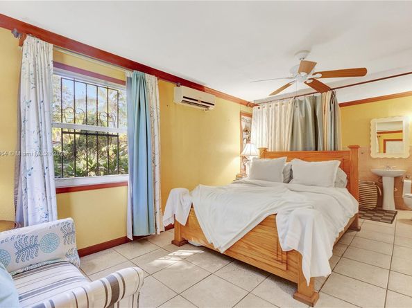 1140 NW 127th St, North Miami FL 33168