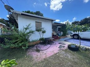 3274 NW 50th St, Miami FL 33142