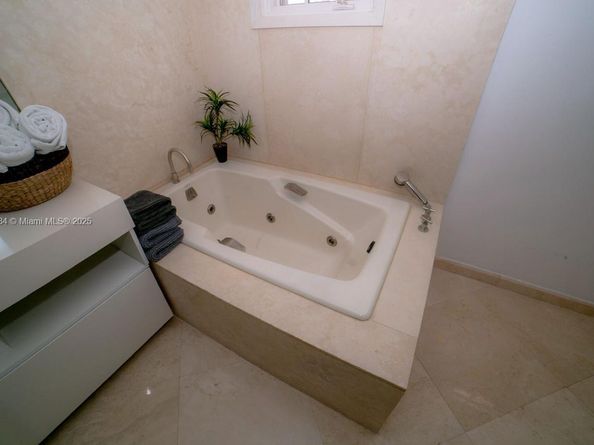 19227 Fisher Island Dr 19227, Miami Beach FL 33109