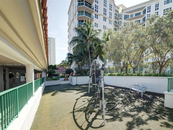 19900 E Country Club Dr 610, Aventura FL 33180