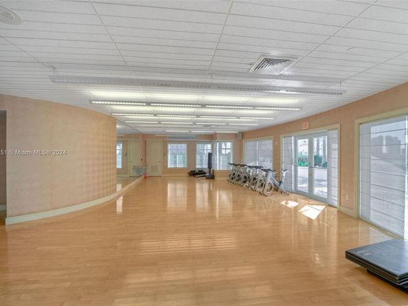19900 E Country Club Dr 610, Aventura FL 33180