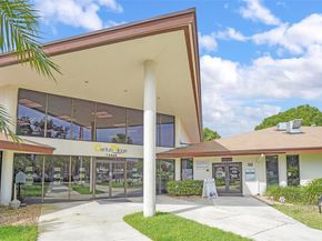 12550 SW 15th St 302E, Pembroke Pines FL 33027