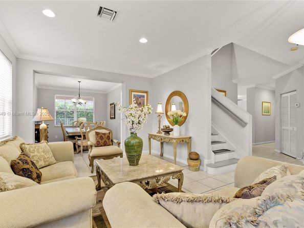 1065 Nandina Dr, Weston FL 33327