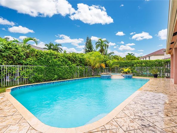 1065 Nandina Dr, Weston FL 33327