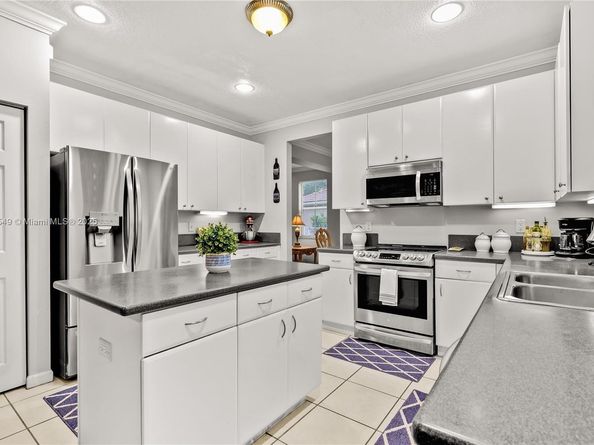 1065 Nandina Dr, Weston FL 33327