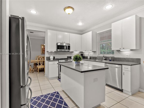 1065 Nandina Dr, Weston FL 33327