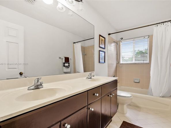 1065 Nandina Dr, Weston FL 33327