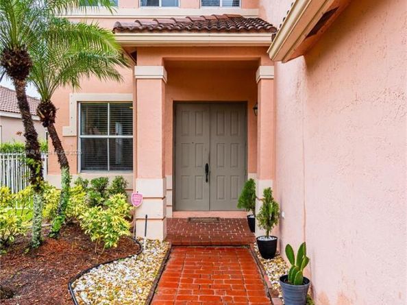 1065 Nandina Dr, Weston FL 33327