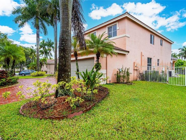 1065 Nandina Dr, Weston FL 33327