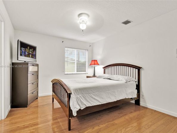 1065 Nandina Dr, Weston FL 33327