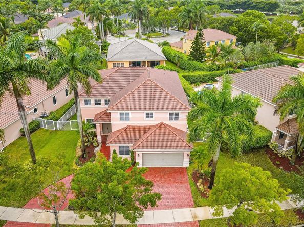 1065 Nandina Dr, Weston FL 33327