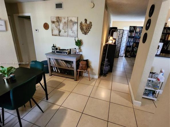 4835 NW 9th Dr 4835, Plantation FL 33317