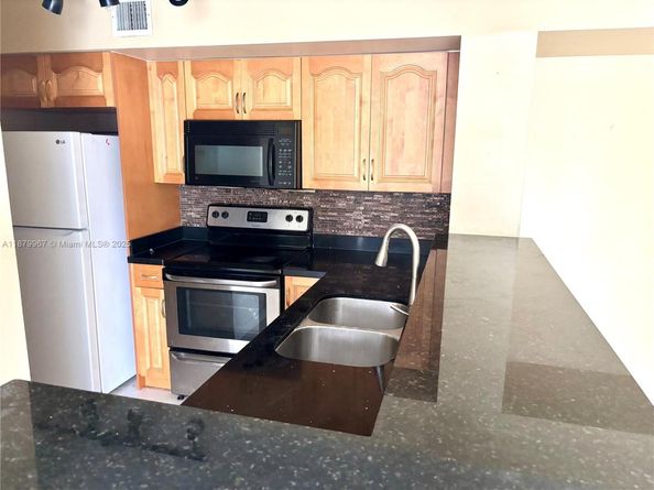 777 SW 111th Way 101, Pembroke Pines FL 33025